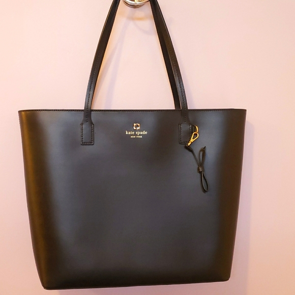 kate spade Handbags - Kate Spade Black Leather Tote Bag - EUC #126